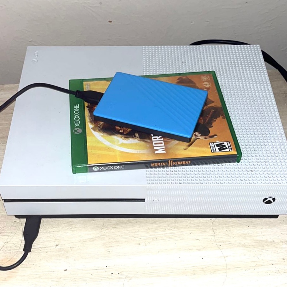 Xbox 1s with Controllers and Headset